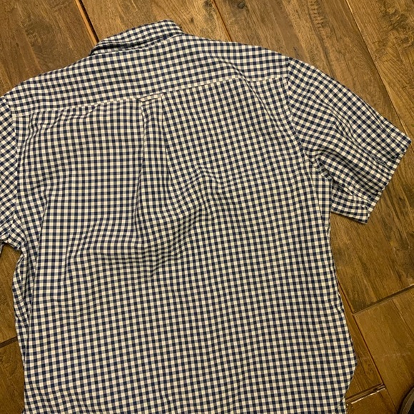 Izod checkered shirt sleeve button down. Size Large - Picture 4 of 4